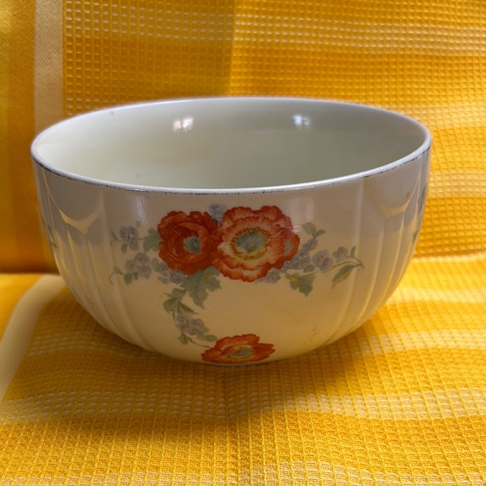 Hall’s USA Poppy Floral Ceramic Bowls